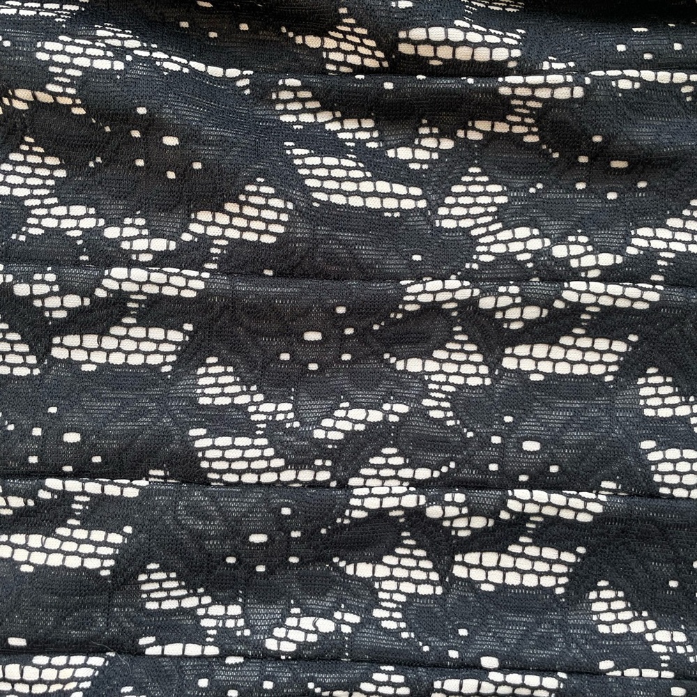 Perceptions- black lace pleated dress - Picture 4 of 4